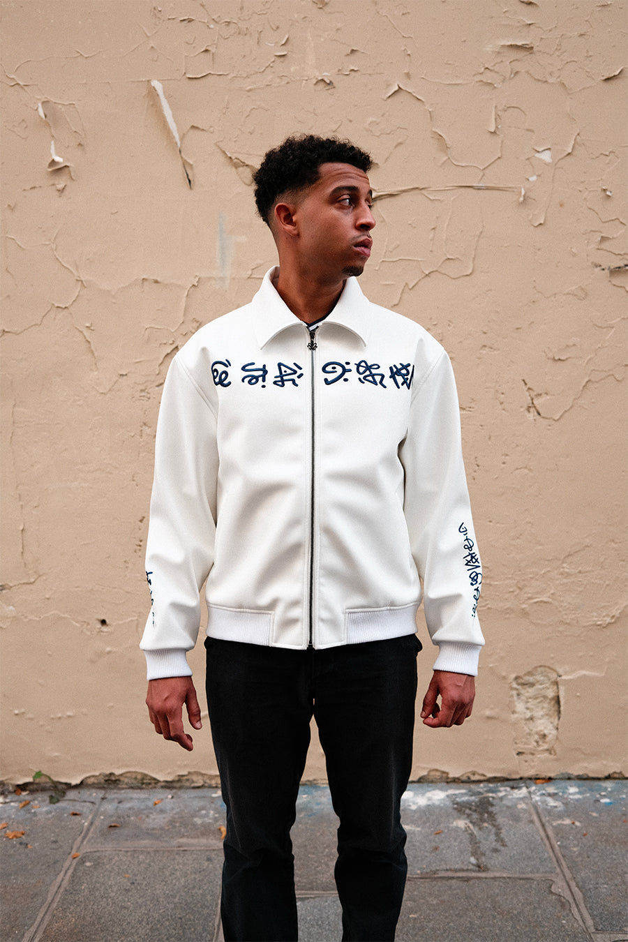 « Es…r »  JACKET